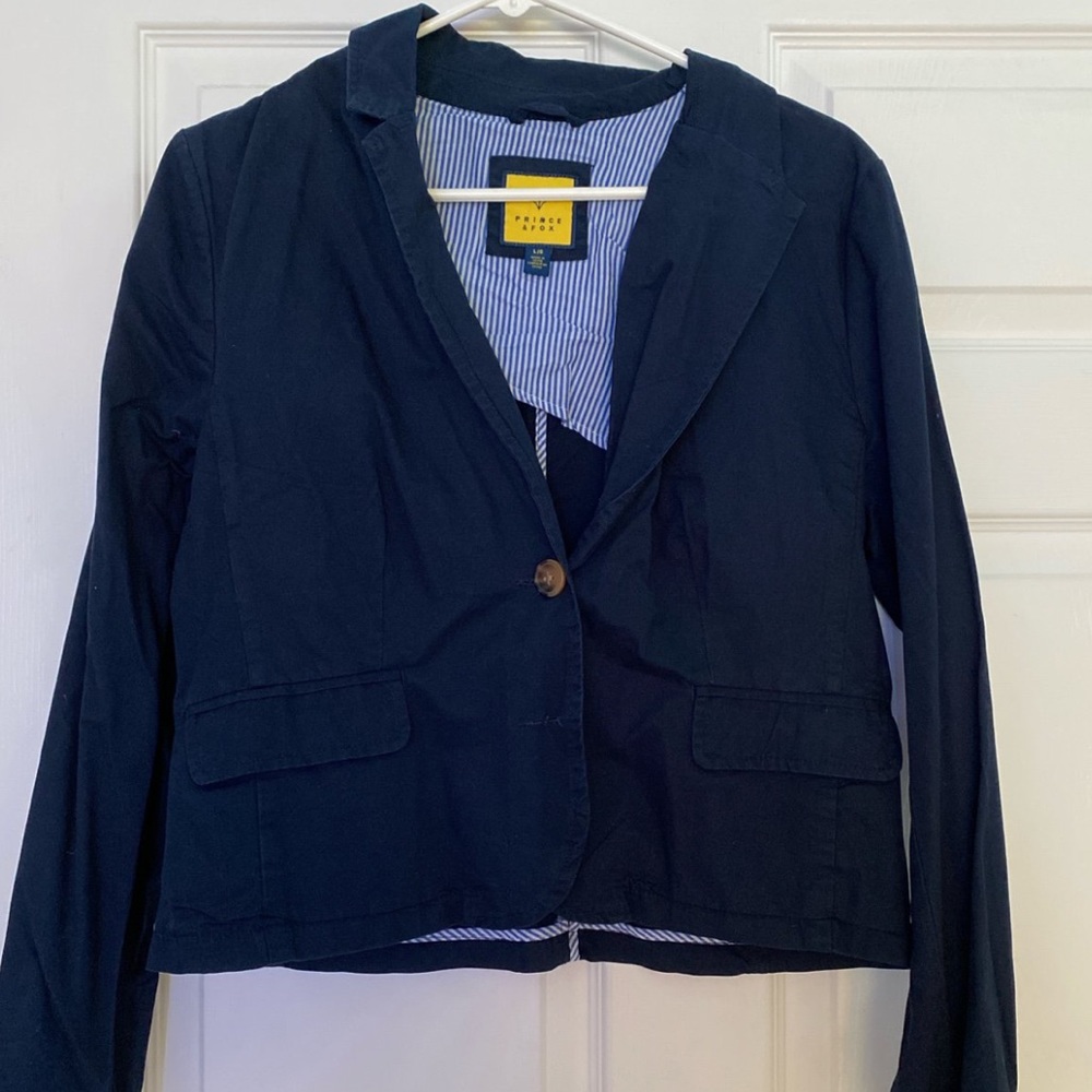 Classy navy blue blazer!!